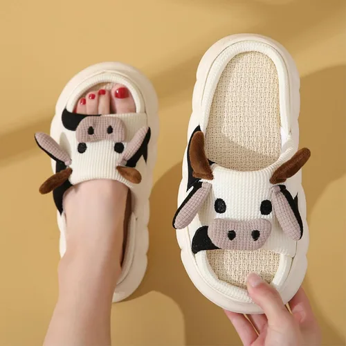 Vista 3 de Pantuflas de vaca para mujeres y hombres, pantuflas de interior para el hogar, bonitas pantuflas de animales de felpa mullidas, zapatos