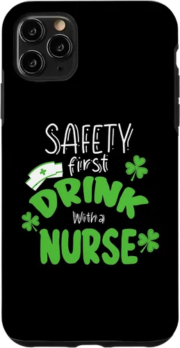 Vista 11 de iPhone 15 Safety First Drink With A Nurse Funny RN St. Patrick's Day Case