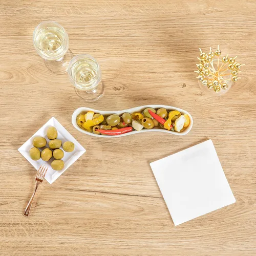 Vista 8 de Restaurantware Swerve - Plato de oliva de 6 onzas, 1 bandeja curvada de aceituna, de porcelana blanca, resistente a astillas, canoa de olivo apta