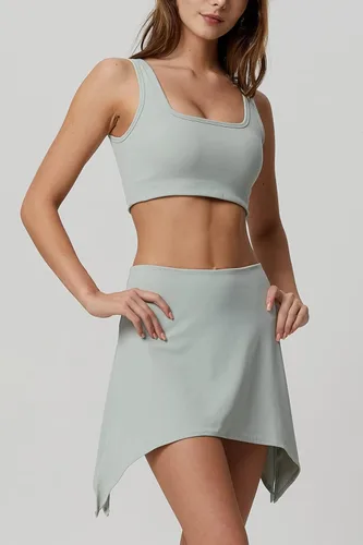 Vista 4 de QINSEN Vestido deportivo de dos piezas para mujer, brasier deportivo, camiseta sin mangas, pantalones cortos integrados, minifalda, vestidos activos
