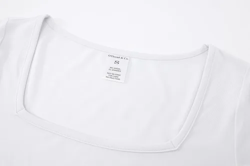 Vista 3 de OThread & Co. Camiseta de manga corta para mujer, cómoda, cuello cuadrado, capa elástica básica