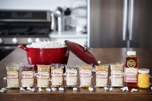 Vista 5 de Amish Country Popcorn - Juego de regalo de 4 onzas (10 unidades surtidas) y paquete de palomitas de maíz de silicona gris Popper es libre de BPA