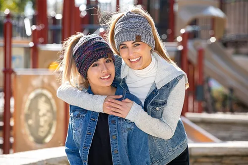 Vista 3 de Funky Junque Exclusives BeanieTail - Gorro para mujer, diseño de cola de caballo, ideal para día de cabello despeinado