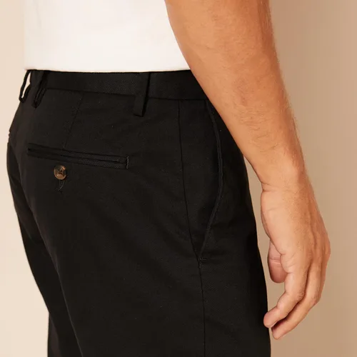 Vista 3 de Tienda Essentials Men's Slim-Fit Wrinkle-Resistant Flat-Front Chino Pant