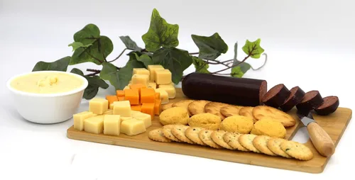 Vista 4 de Gift Basket Village - Canasta de regalo para fiesta de baile (tamaño mediano), canasta de regalo de Navidad con botanas dulces y saladas. 1 unidad
