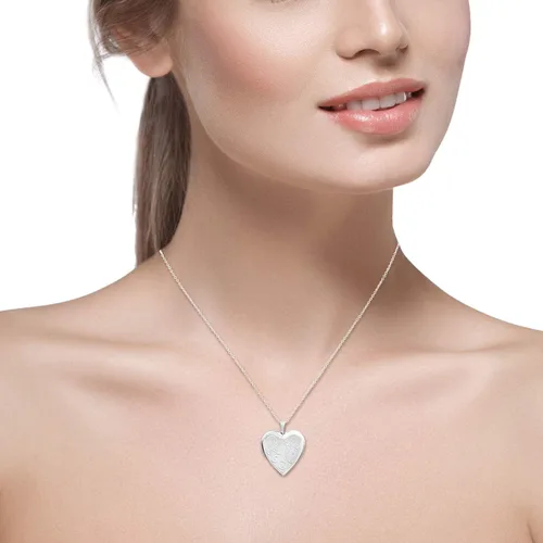 Vista 4 de Medallones en forma de corazón de plata fina, disponibles en varios tamaños y diseños adorables.