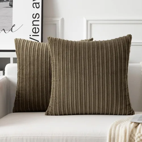 Vista 75 de UGASA - Fundas de almohada decorativas de terciopelo suave y sólidas de Navidad para sala de estar/sofá, 16 x 16 pulgadas, 2 unidades, color burdeos