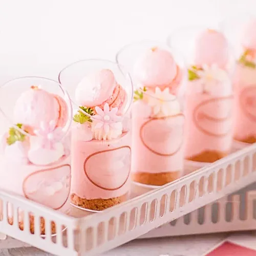 Vista 6 de Paquete de 100 mini tazas de postre de 2.7 onzas con cucharas, tazas pequeñas de plástico para postre de parfait transparente, tazas redondas