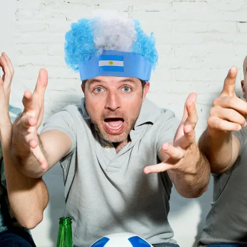 Vista 4 de Peluca con diadema para fanáticos de fútbol, recuerdos de fiesta de fútbol con bandera argentina, tocado de pelo falso interesante
