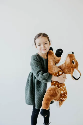 Vista 4 de The Petting Zoo Fawn - Peluche de animal de peluche, regalos para niños, animales salvajes de Onez, juguete de peluche Jumbo Fawn de 20 pulgadas