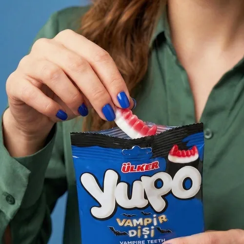 Vista 9 de Ceres Gourmet Vampire Teeth - Paquete de 24 caramelos a granel (2.82 onzas cada uno), paquetes individuales, gomitas masticables de drácula