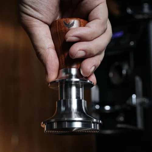 Vista 8 de Herramienta de Tamper de 51 mm de Palisandro con Resorte para Espresso, Tamper de Café Calibrado de 30 LB, Compatible con Delonghi, Casabrews, Smeg