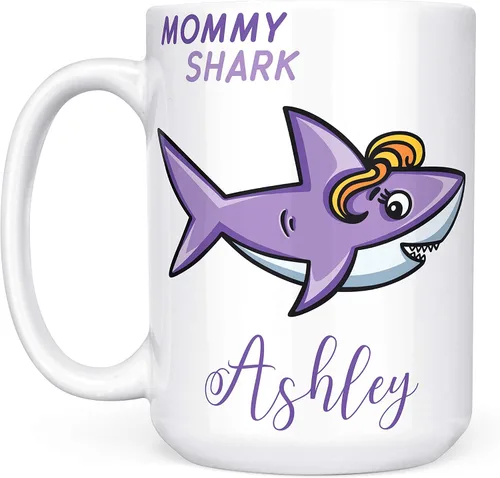 Vista 5 de Be Burgundy Taza de café personalizada con nombre de tiburón bebé – 11 oz – Tazas familiares de tiburones con opción de posavasos a juego, Baby