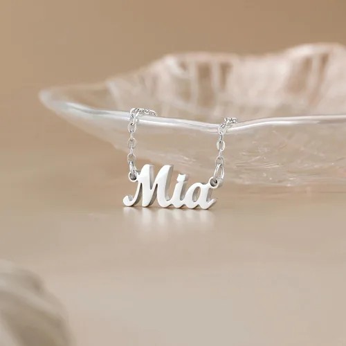Vista 2 de SANNYRA Collar con nombre personalizado chapado en oro real de 18 quilates con placa de nombre, regalo de joyería para mujeres y niñas