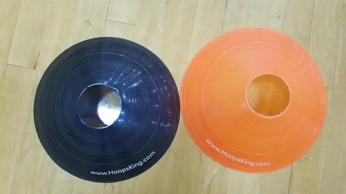 Vista 2 de HOOPSKING Juego de 20 conos de agilidad, ideal para dribling, tiro y ejercicios de baloncesto de agilidad