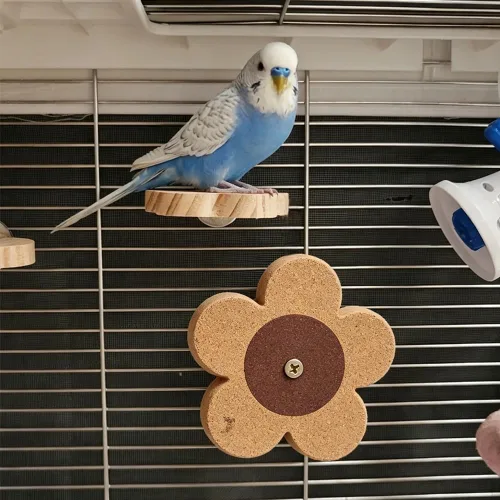 Vista 5 de Juguete masticable de corcho con forma de flor de 3 piezas con spinner, 2 piezas de repuesto, juguete de loro de madera natural para pájaros