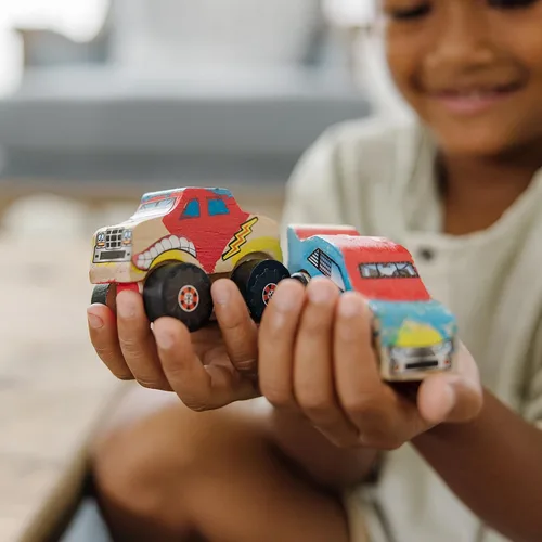Vista 5 de Coche de carreras DYO de Melissa & Doug.