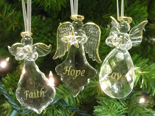 Vista 3 de Faith Hope Love - Juego de 3 adornos de Navidad de ángel de cristal transparente con letras doradas, decoraciones inspiradoras para el árbol