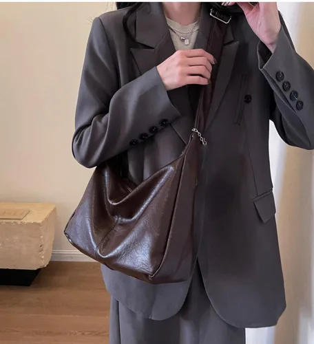 Vista 2 de Bolso Hobo de piel sintética para mujer, bolso de hombro con axilas a la moda, lindo bolso cruzado de media luna, bolso retro