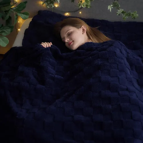 Vista 491 de NEWCOSPLAY Manta súper suave de franela sedosa de alta calidad con diseño de punto gofre 3D, ligera, para uso en todas las estaciones