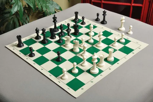 Vista 6 de La Casa De Series de Competencia del Staunton piezas de plástico – juego de ajedrez sólo – 3.75" Blanco y Negro