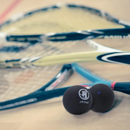Vista 4 de J Bryant Squash Balls - Paquete de 4 bolas de goma de punto azul para principiantes y niños
