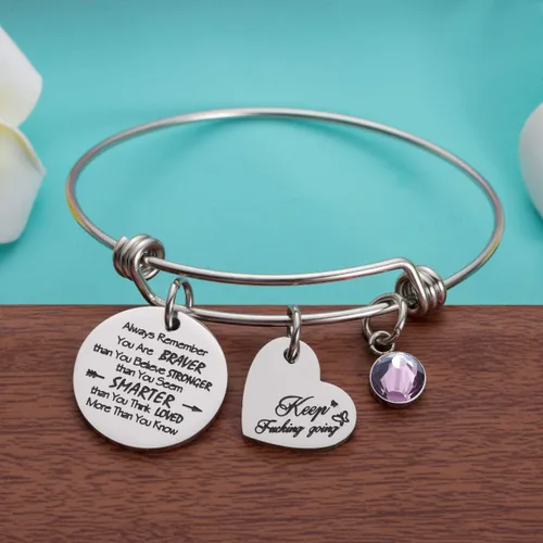 Vista 2 de Birthstone Always Remember You Are Braver Than You Believe, regalos inspiradores, pulseras con dijes de feminismo para mujer, Metal
