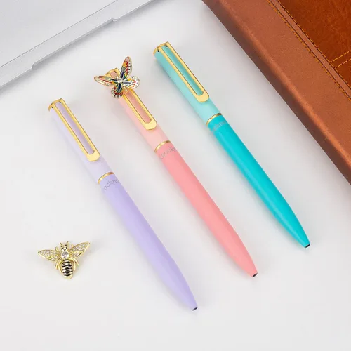 Vista 3 de Bolígrafo de Tinta de Gel Negro de Metal Azul con Mariposa, Único y Divertido Imán Lindo Bolígrafo de Adorno para Diario, Escritura, Dibujo