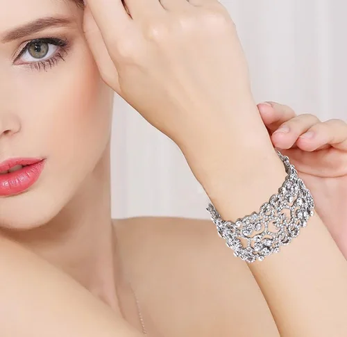 Vista 3 de EVER FAITH Pulsera elástica de cristal austríaco con corazón Art Deco para mujer, transparente