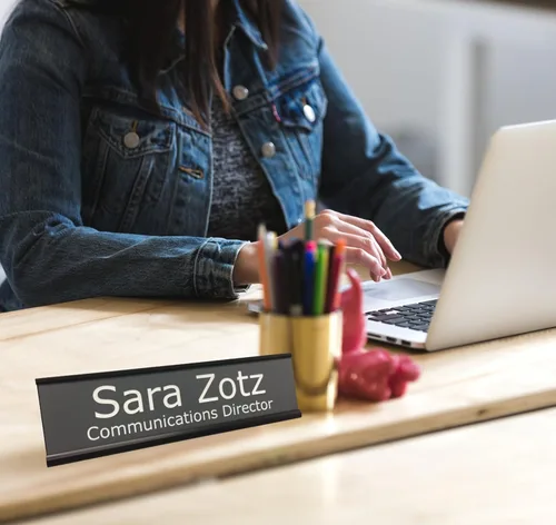 Vista 4 de Placa de nombre personalizada, sin soporte, 2 x 8 pulgadas, personalizable