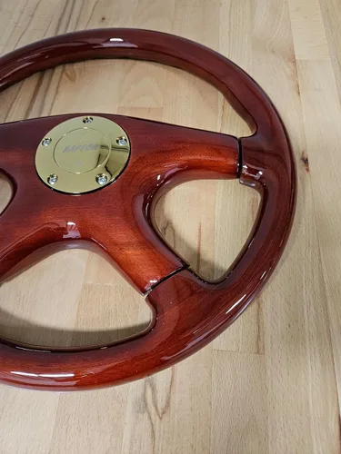 Vista 3 de Raptor Volante de madera de caoba de 15" (dorado)