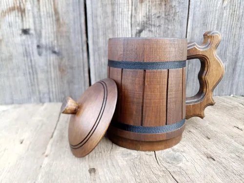 Vista 7 de Taza de cerveza de madera hecha a mano con tapa. Capacidad: 20 oz (20.3 fl oz). Taza de cerveza de madera ecológica - Taza de cerveza de madera