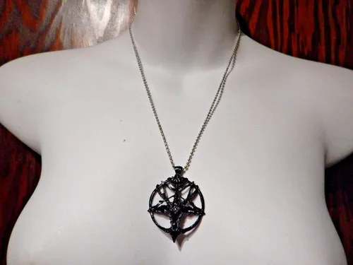 Vista 3 de Collar de cadena con colgante de pentagrama invertido y baphomet negro Satanás Lucifer Satanás Oculto Gótico Pentáculo Cabeza de Cabra Cuernos