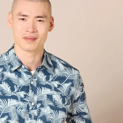Vista 4 de Tienda Essentials Camisa estampada de manga corta ajustada para hombre