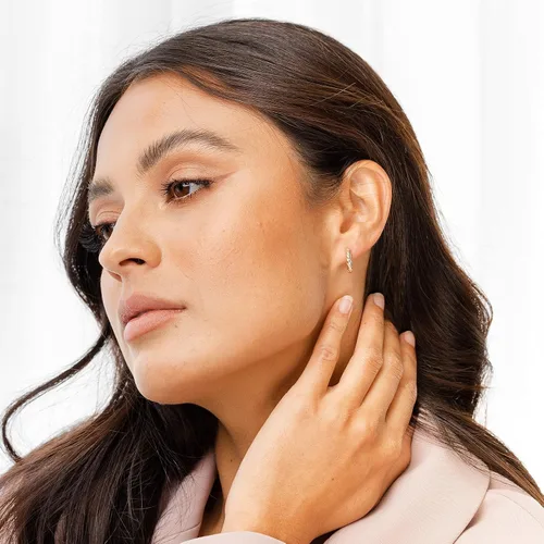 Vista 2 de PAVOI Aretes de plata de ley 925 chapados en oro de 14 quilates Mini aretes de aro para mujer
