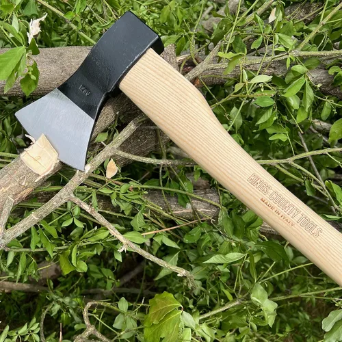 Vista 4 de Kings County Tools Hacha de tala de árbol italiano de estilo alemán Mango de madera de fresno suavemente curvado de 31.25 pulgadas de largo