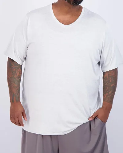 Vista 2 de Real Essentials Paquete de 3 camiseta elástica de manga corta con cuello en V para hombre grande y alto (3X alto-5X alto)