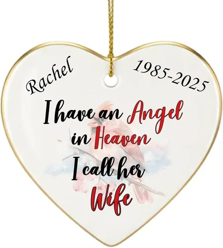 Vista 23 de Adorno de Navidad conmemorativo personalizado 2025 – Recuerdo de cerámica en forma de corazón – Tengo un ángel en el cielo I Call Her Primo – Regalo