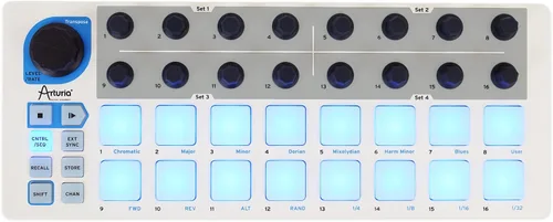 Vista 2 de Arturia BeatStep Bundle: 16 pasos secuenciador MIDI USB DJ Performance Pad Controller, mochila de carbón RPAK con bolsillo acolchado para portátil