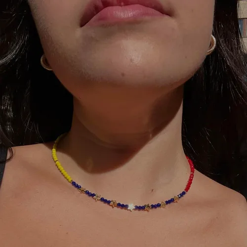 Vista 2 de Pulsera ajustable tejida a mano del orgullo venezolano en colores de la bandera nacional para mujer