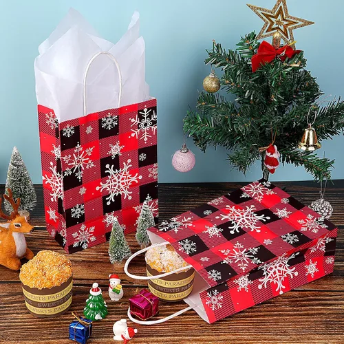 Vista 4 de Paquete de 32 bolsas de regalo de fiesta de copo de nieve de Navidad, bolsas de regalo a cuadros rojos y negros con tejido blanco, bolsa de papel