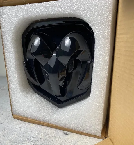 Vista 3 de Autogem 2013–2018 Emblema de parrilla para RAM 1500 2500 3500 – Insignia de reemplazo negro mate