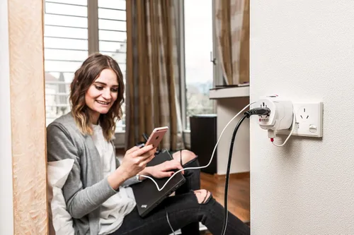 Vista 8 de SKROSS Pro Light World - Adaptador de viaje con USB Adaptador de viaje de 3 polos con sistema deslizante Diseñado para más de 200 países