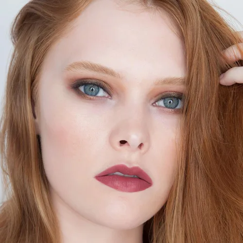 Vista 5 de theBalm Conoce a Matte Hughes