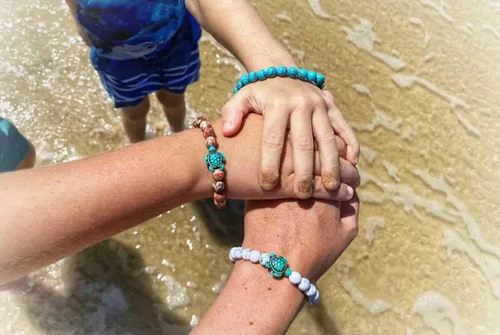 Vista 5 de Fahlo Pulsera de seguimiento de tortuga marina, elástica, soporta la conservación de tortugas marinas, talla única para hombres y mujeres, Piedra