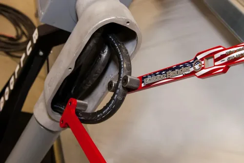 Vista 6 de Bulldog Bender Pro con adaptador de 500 MCM y doblador de cables más pequeño