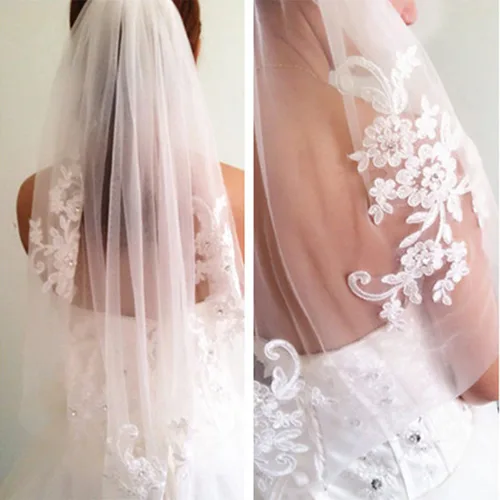 Vista 2 de Kercisbeauty Bordado de encaje nupcial hueco flor blanco y marfil velo gota boda con peine de pelo cuentas de cristal ancho velo capilla velo de una