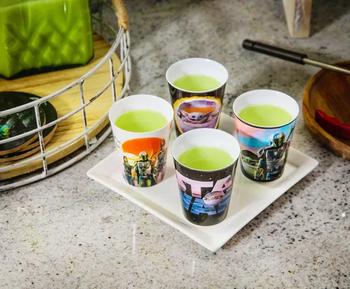 Vista 6 de Star Wars: The Mandalorian - Mini tazas de plástico de 1.5 onzas, juego de 4 vasos de whisky, vasos de whisky, vasos de bar para el hogar