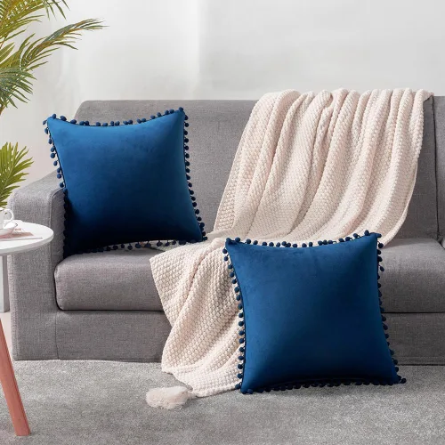 Vista 5 de DEZENE 18x18 Fundas de almohada decorativas azul oscuro: Paquete de 2 fundas de almohada suaves con pompones de terciopelo cuadrado para decoración