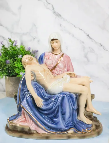 Vista 8 de Ebros Gift Figura de porcelana de porcelana de hueso Michelangelo Vaticano Reproducción de La Pieta de 9 pulgadas de alto, la Santa Madre con Jesús